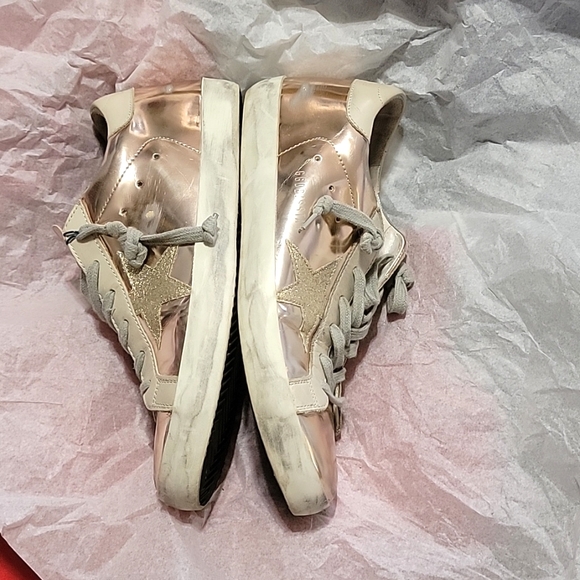 Golden Goose Superstar Rose Gold Metallic Sneaker size 39 Like New Rare - Picture 3 of 8
